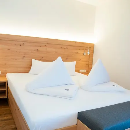 Otel Alpina