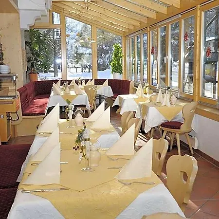 Otel Alpina 3*